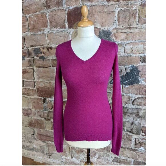Ann Taylor Cashmere V-Neck Sweater NWT M Fuchsia Magenta Warm Cozy Winter Fall - Picture 1 of 7